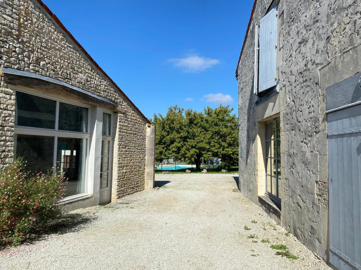 Domaine De La Laigne - Spa Asnieres-la-Giraud Bagian luar foto